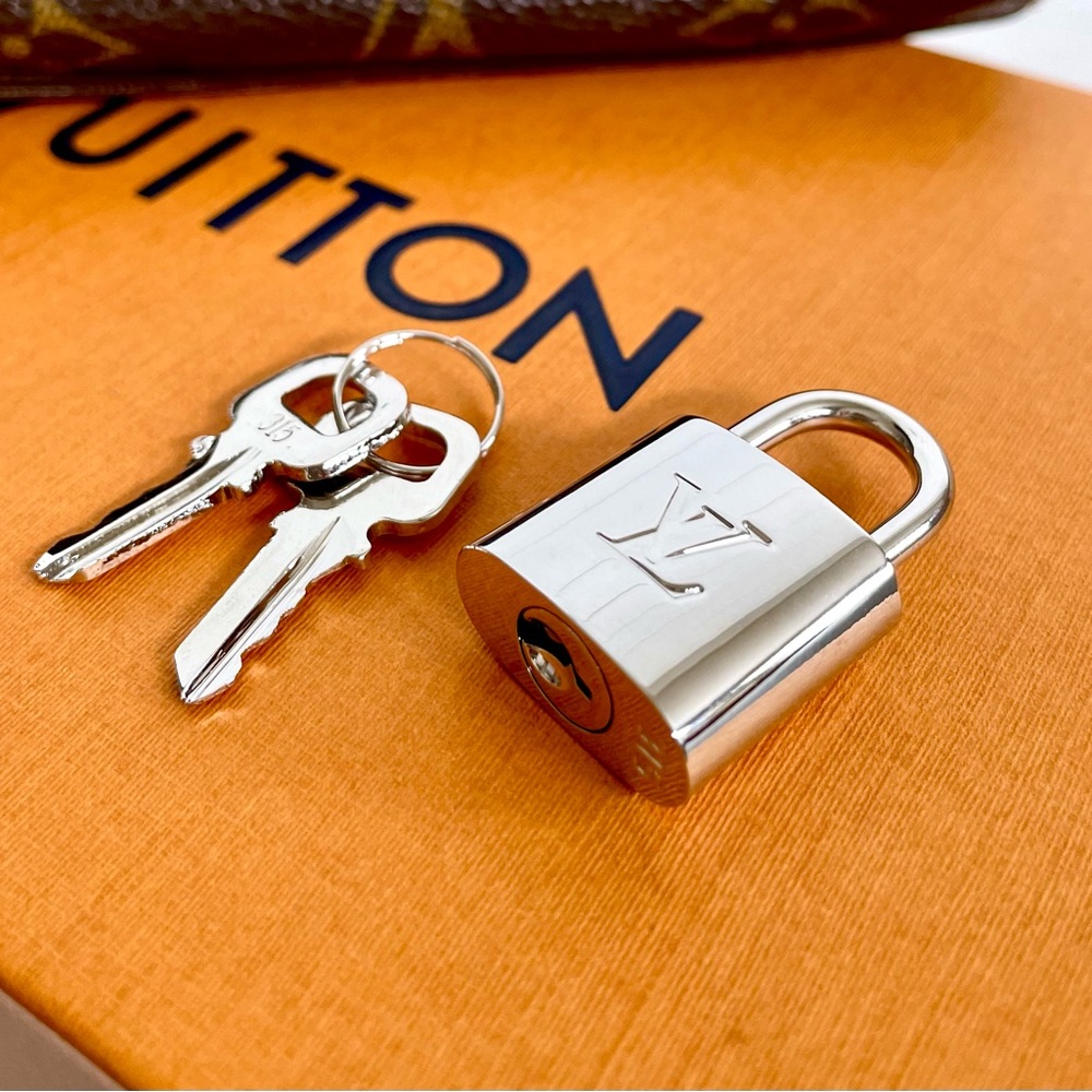 RARE Silver Louis Vuitton Lock & Key Set #315